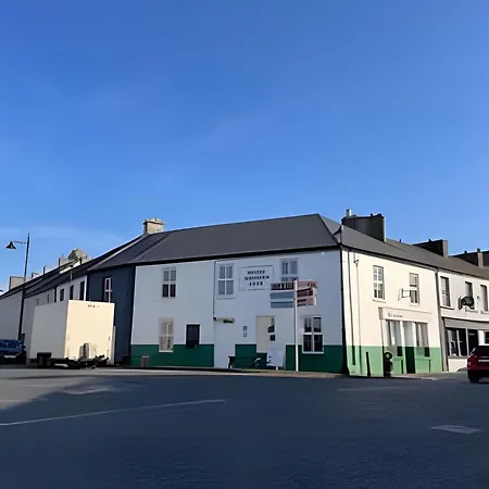 Casa de Férias Bunowen, Louisburgh, Walk To The Beach!
